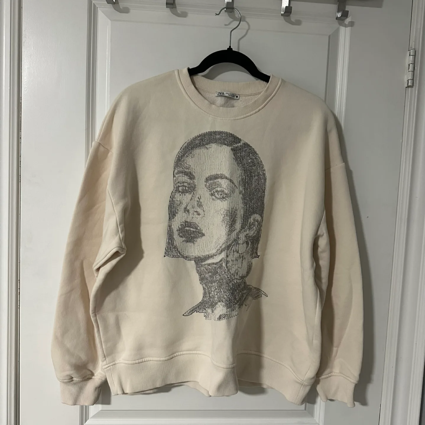 ZARA Sweatshirt with Graphic Print image indicator(2)