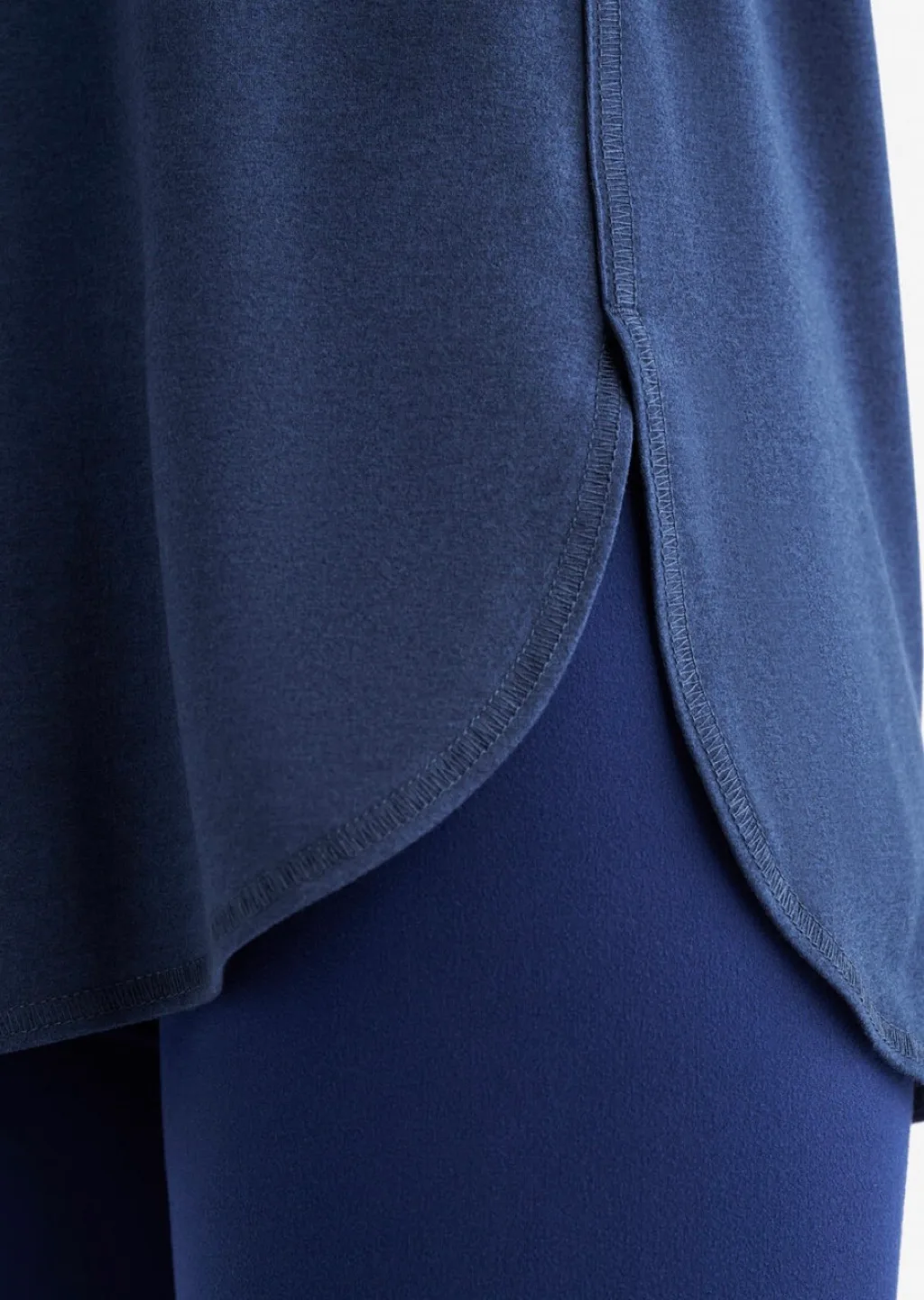 NEW WITH TAG Roots navy athletic top size xs image indicator(5)