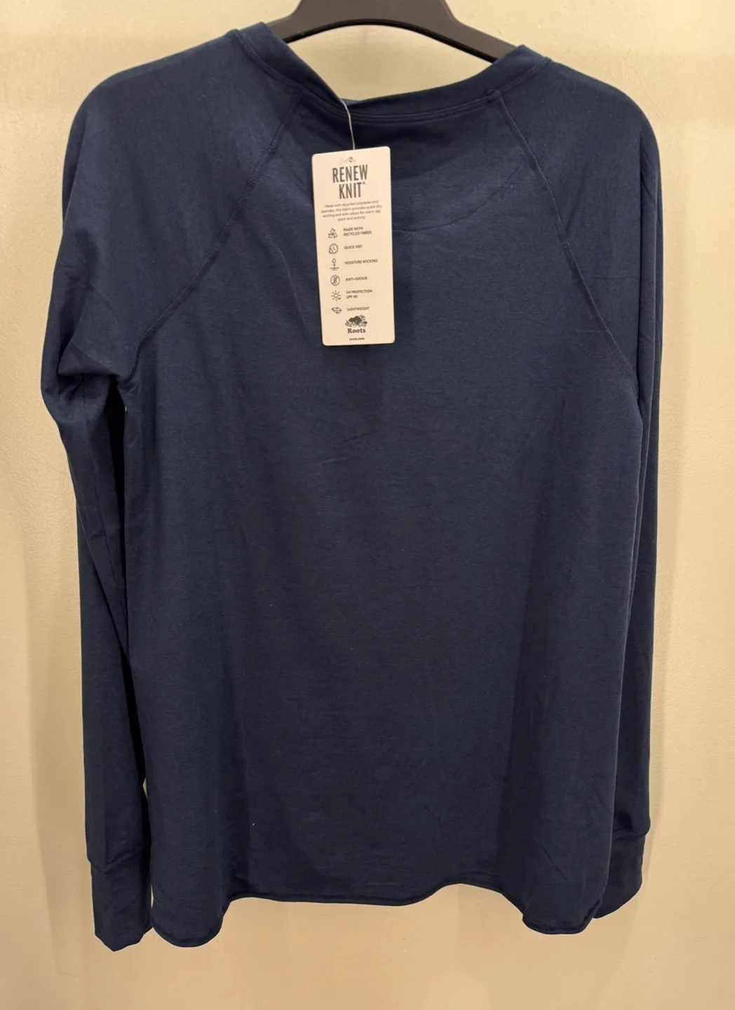 NEW WITH TAG Roots navy athletic top size xs image indicator(3)