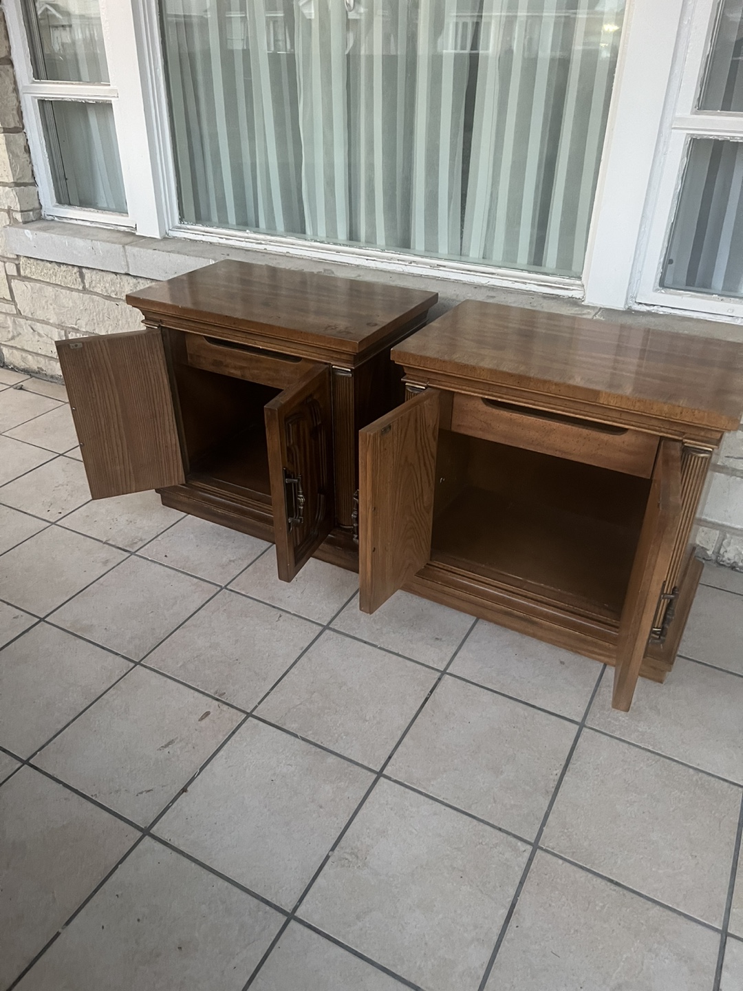 Pair of Vintage Wood Nightstands - photo 4