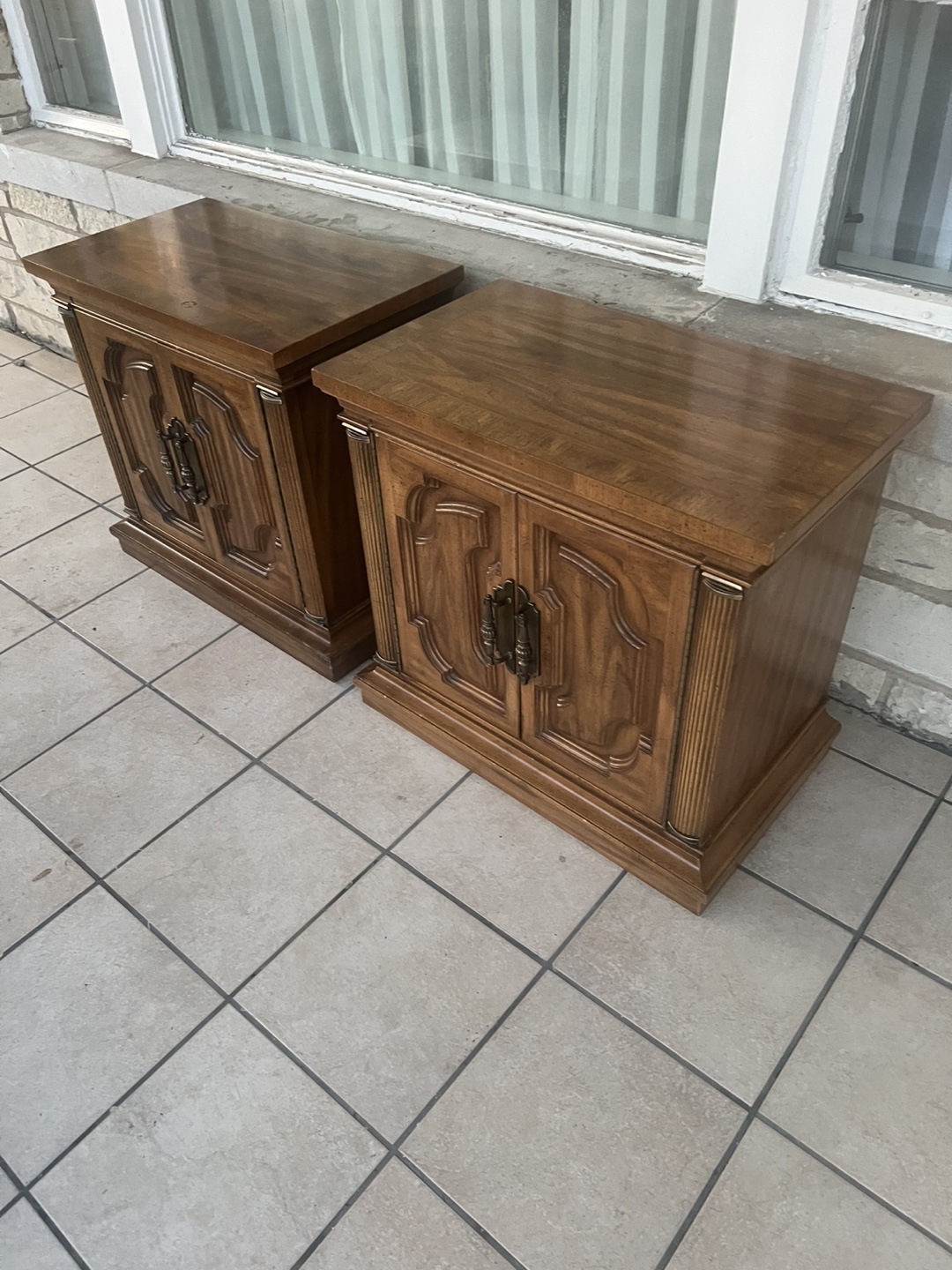 Pair of Vintage Wood Nightstands - photo 5