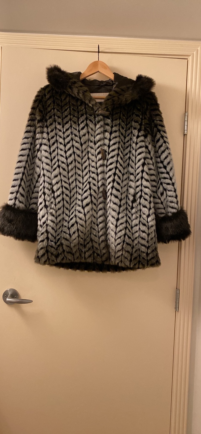 NUAGE Faux Fur Hooded Jacket - XS/P
