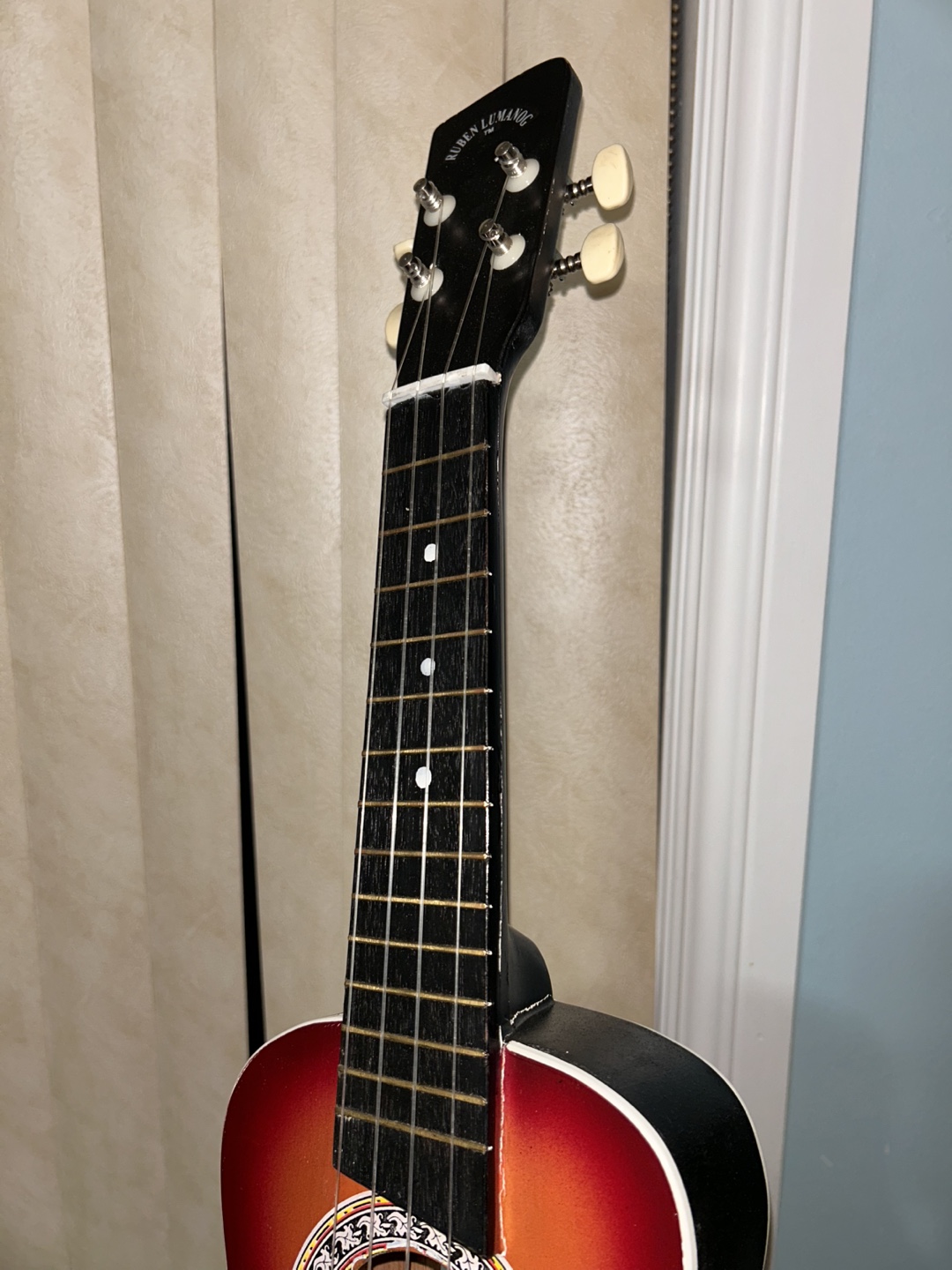 Ukulele - Sunburst Finish with bag - photo 4