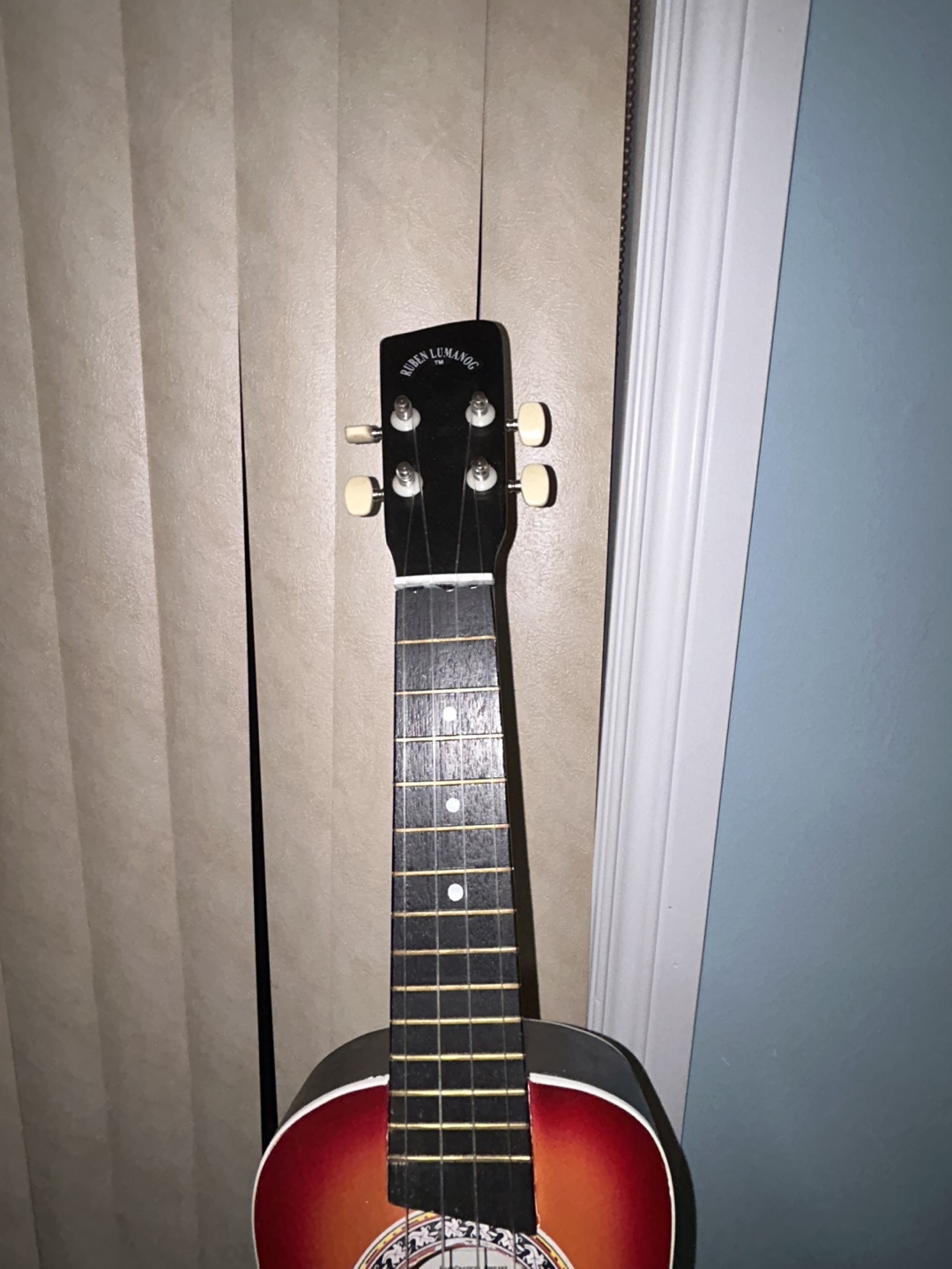Ukulele - Sunburst Finish with bag - photo 3