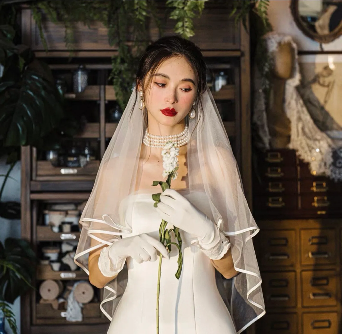 Bridal Veil with Comb - Elegant Two-Layer Tulle image indicator(2)