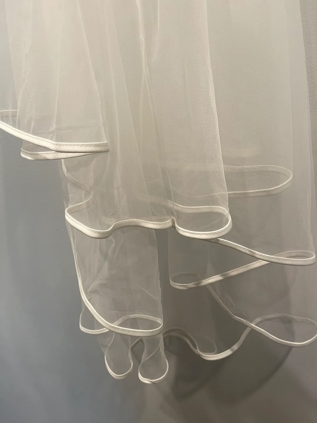 Bridal Veil with Comb - Elegant Two-Layer Tulle image indicator(7)