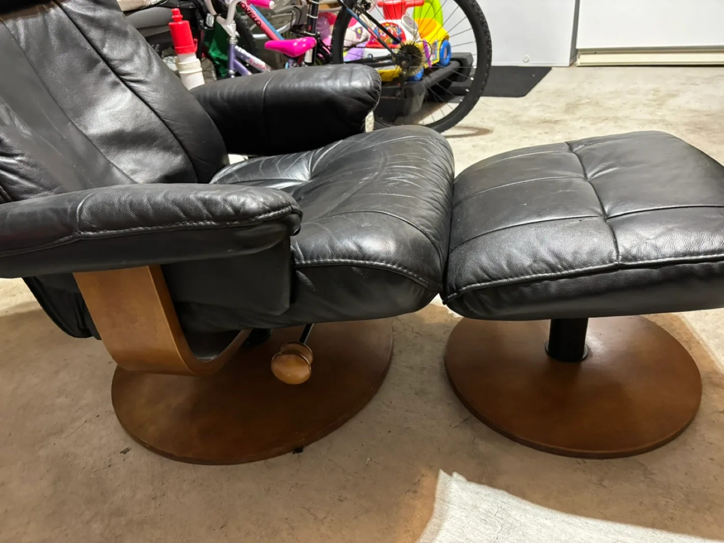 Black Leather Recliner with Ottoman image indicator(2)