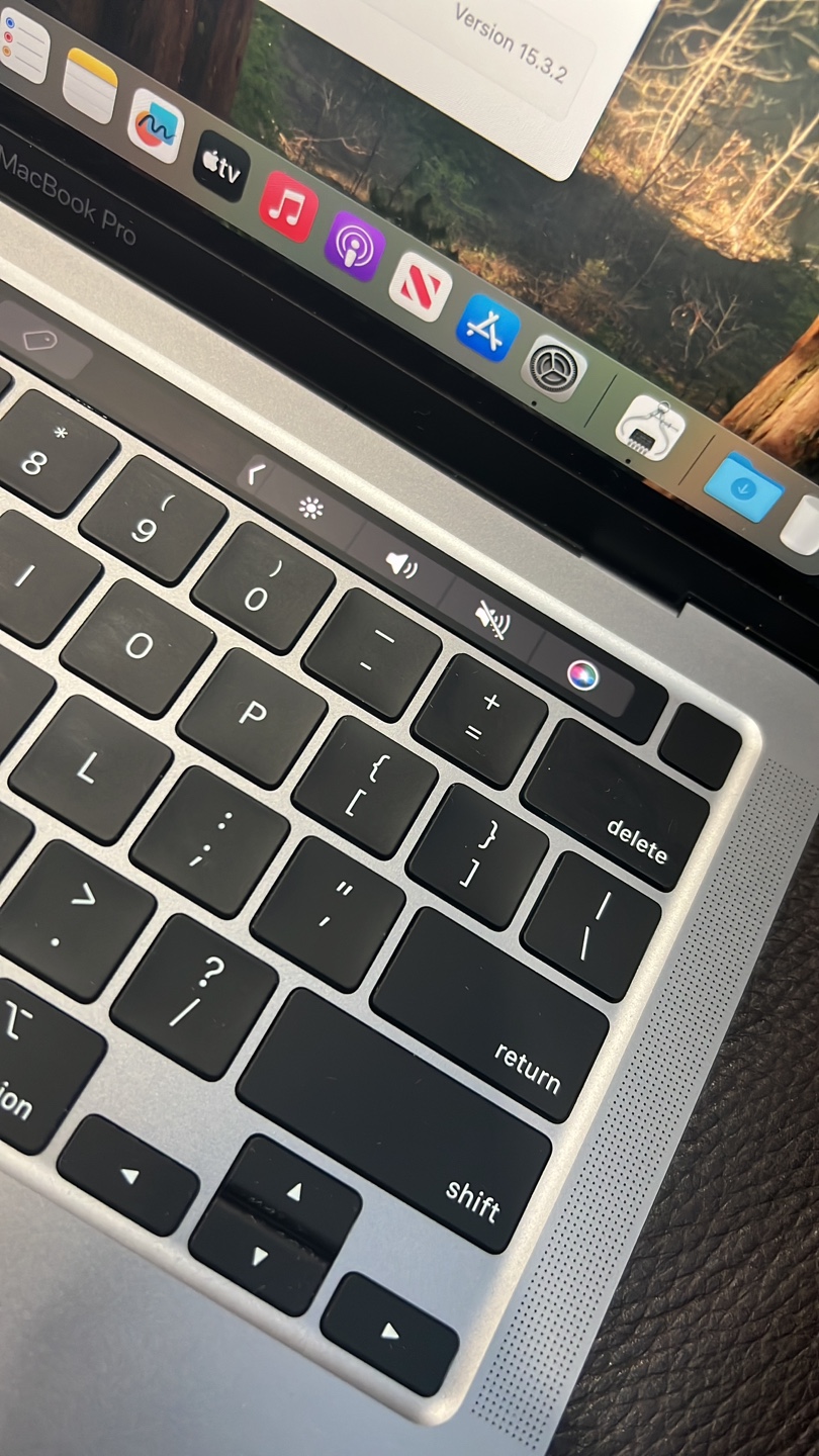 Apple MacBook Pro Laptop m1 16gb 512 gb