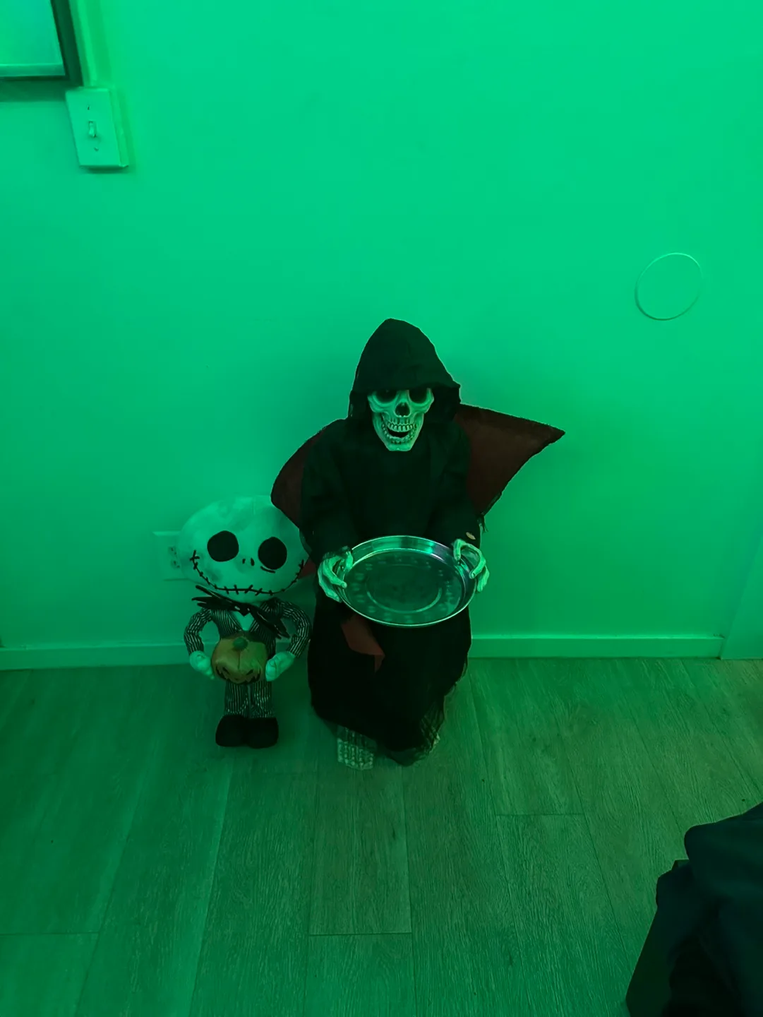 Halloween Grim Reaper Animated Figure with Light-Up Eyes image indicator(2)