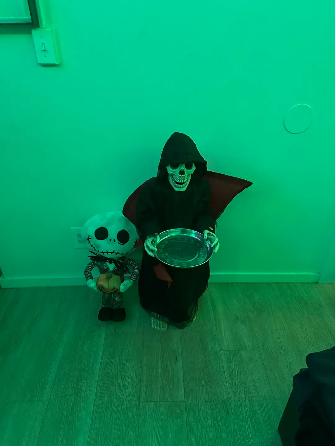 Halloween Grim Reaper Animated Figure with Light-Up Eyes image indicator(3)