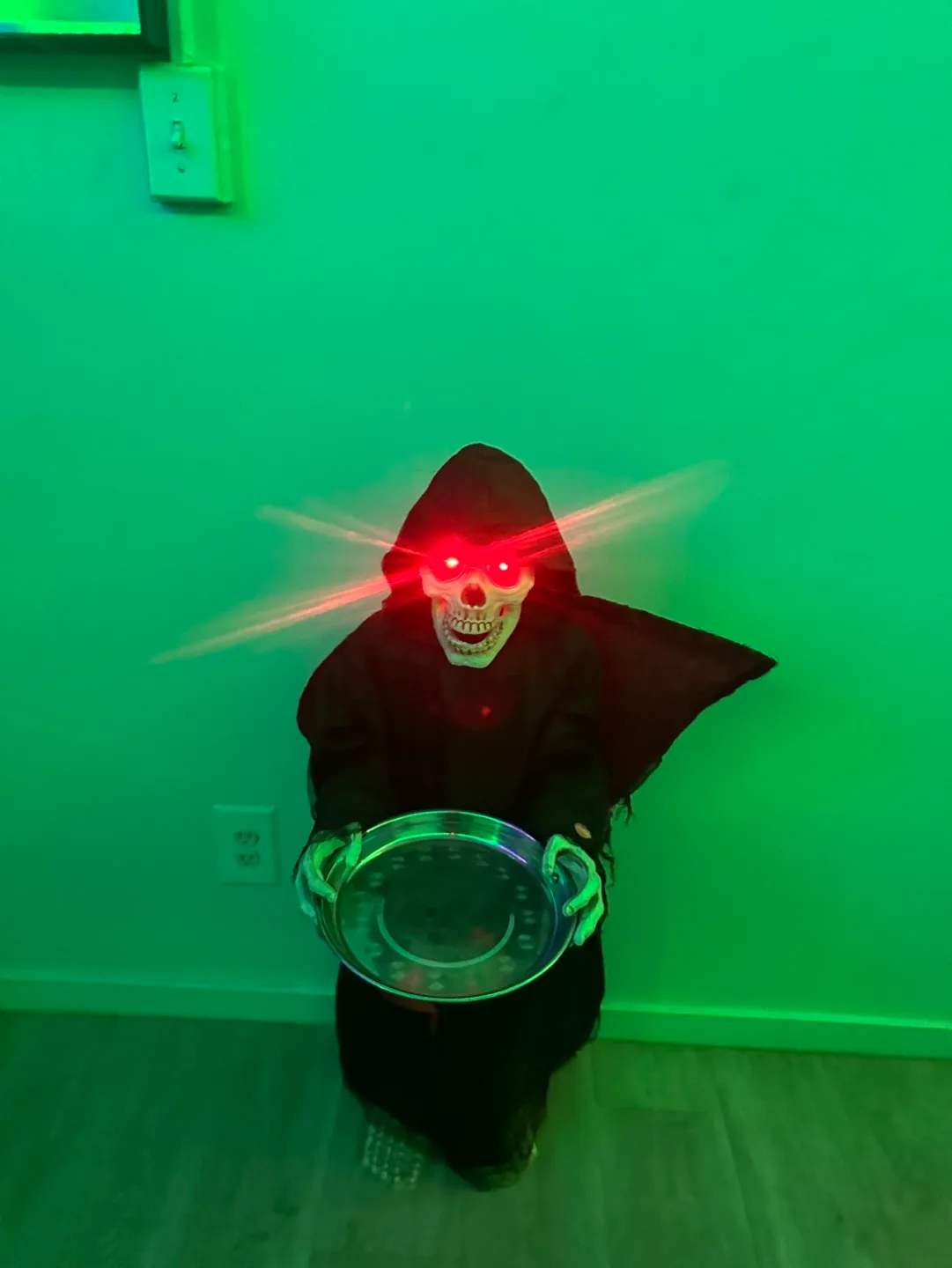 Halloween Grim Reaper Animated Figure with Light-Up Eyes image indicator(5)