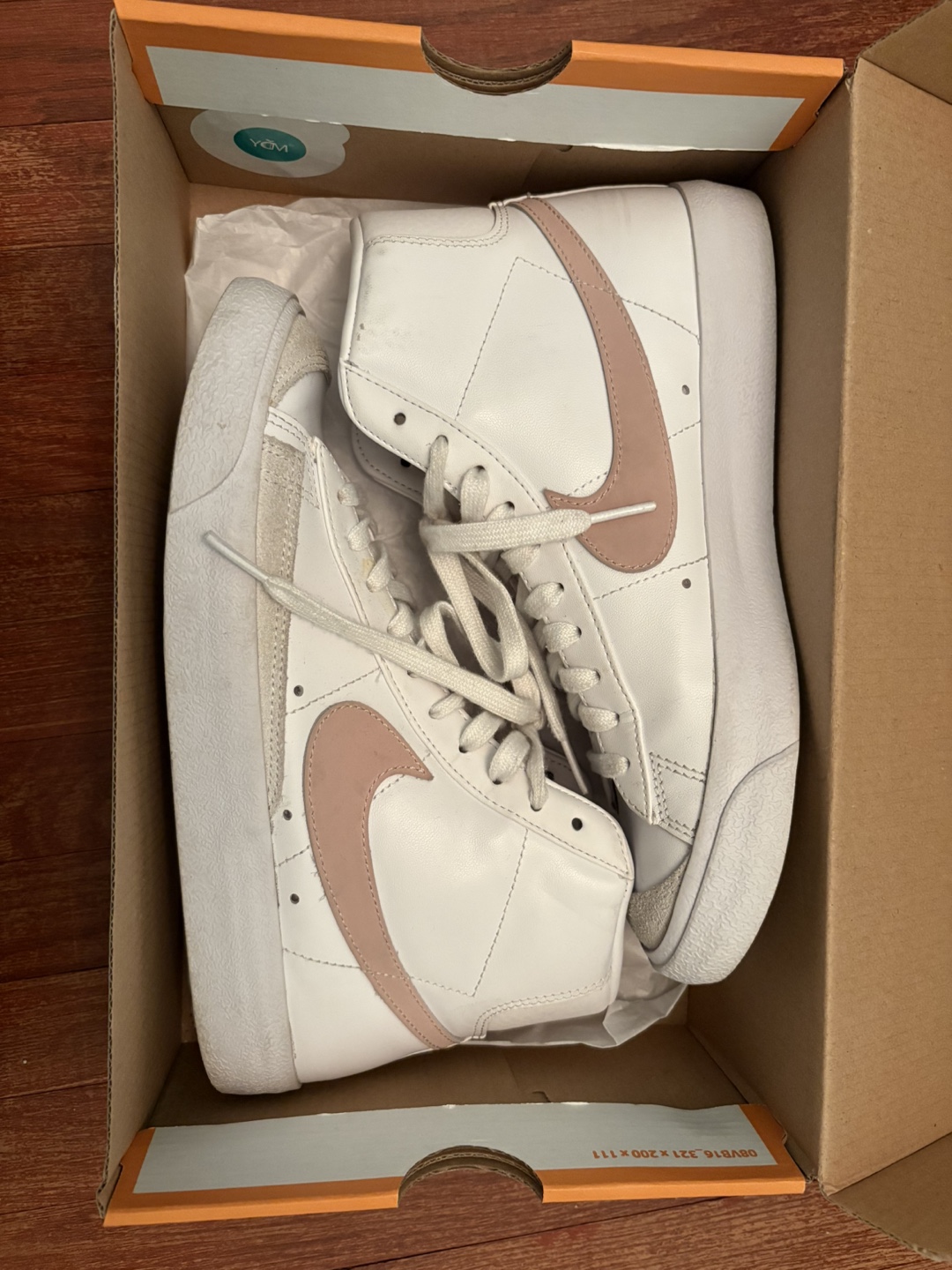 •W Nike Blazers Mid ‘77 (White/Pink)