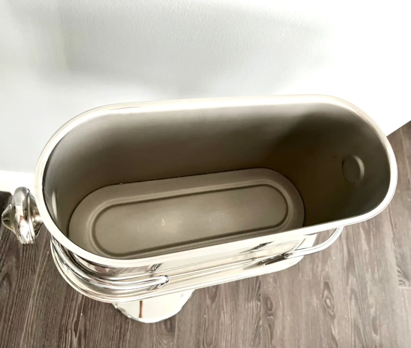 Double-Walled Stainless Steel Beverage Tub on Stand image indicator(4)