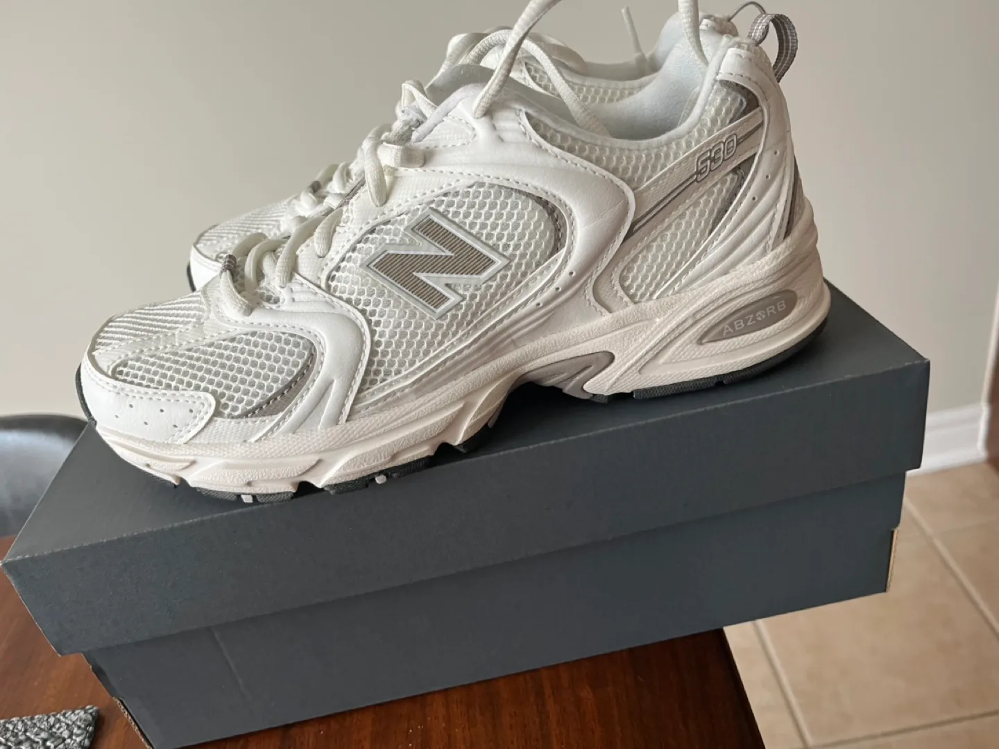 New Balance 530 Running Shoes - Women's Size 8 or Men size 6.5 image indicator(2)