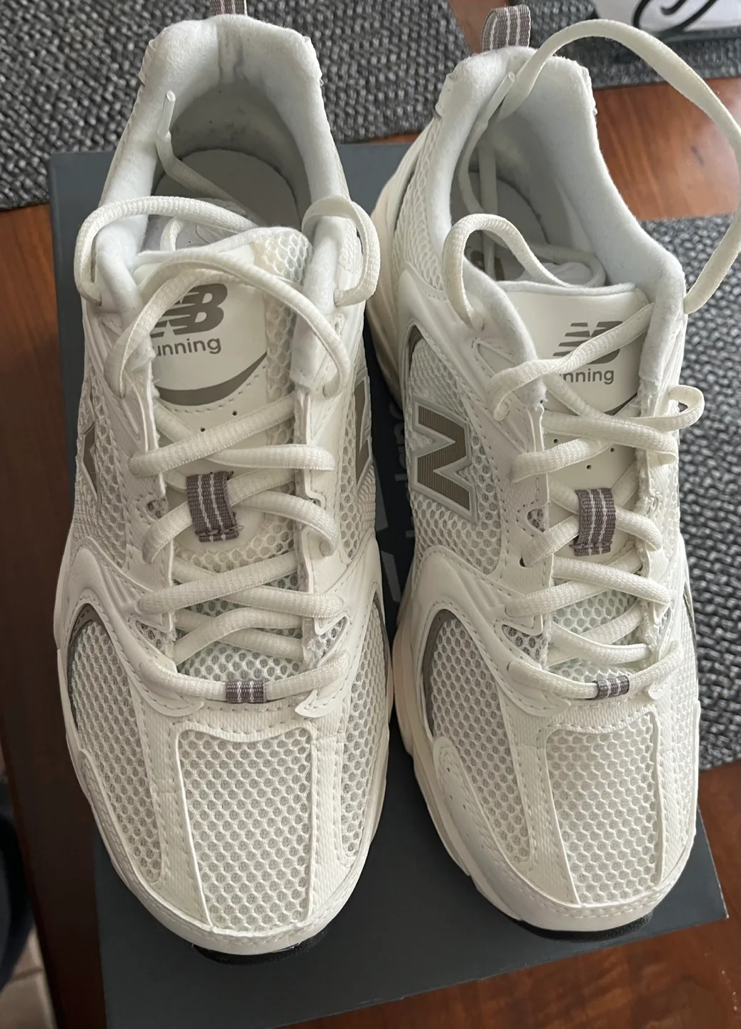 New Balance 530 Running Shoes - Women's Size 8 or Men size 6.5 image indicator(4)