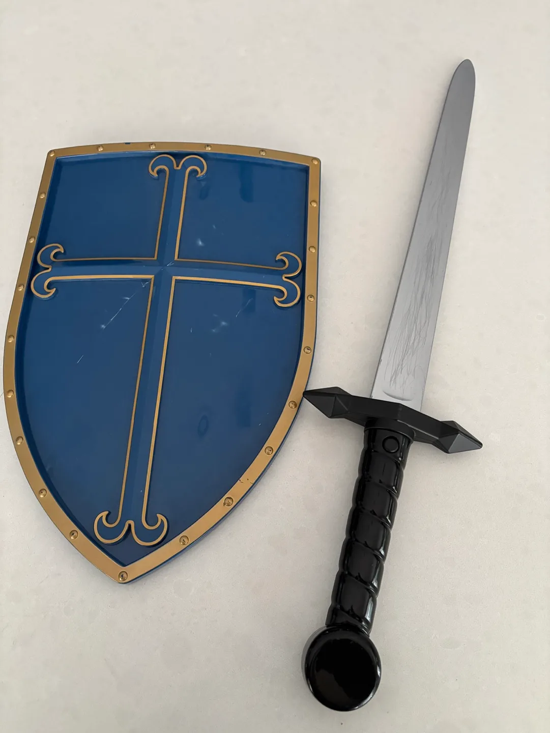 Disney sleeping beauty - Prince Philip Sword and Shield image indicator(5)