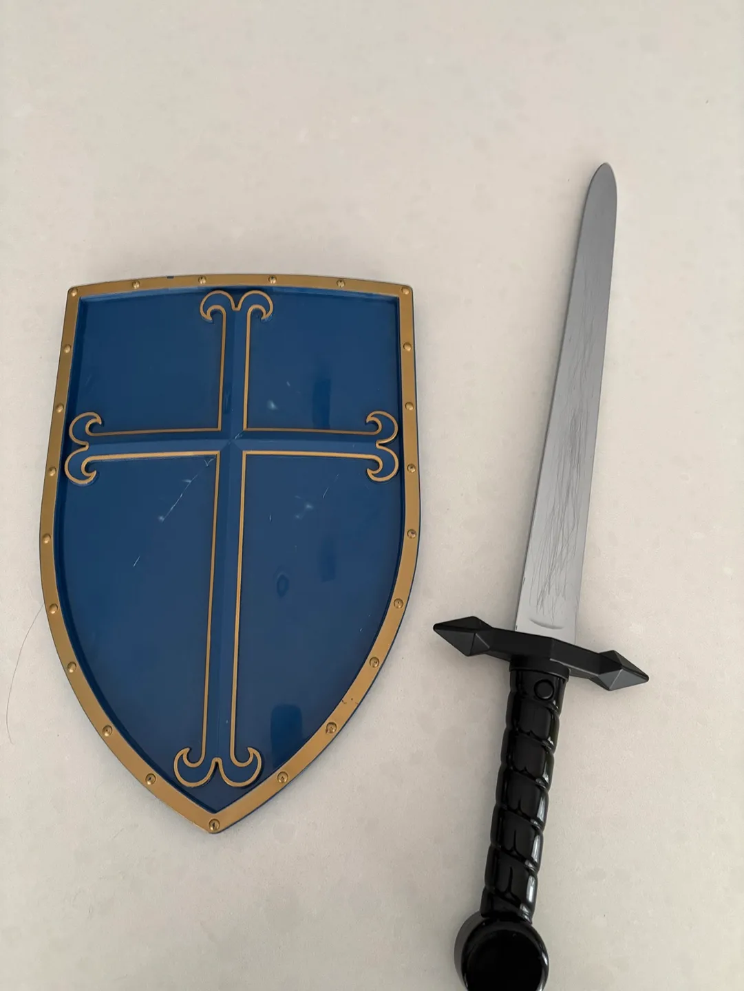 Disney sleeping beauty - Prince Philip Sword and Shield image indicator(2)