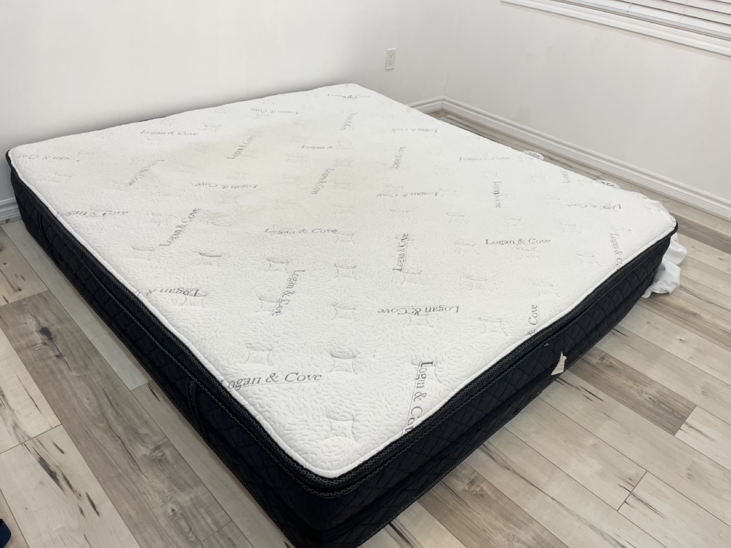 Used King size Logan & Cove Mattress for Sale!! - photo 3