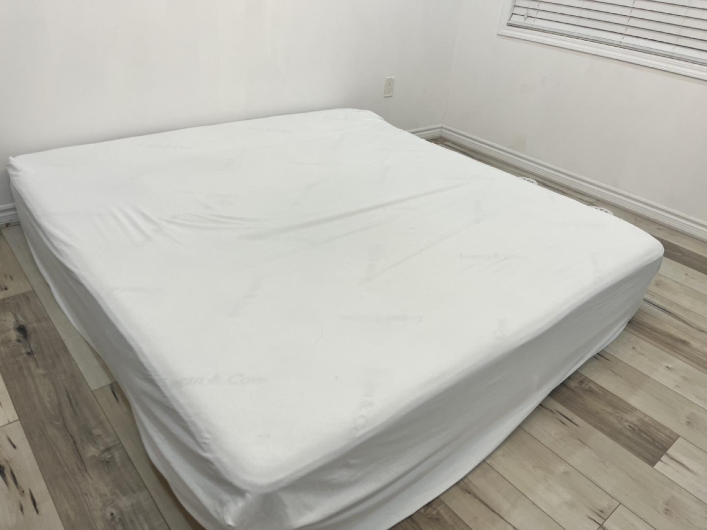 Used King size Logan & Cove Mattress for Sale!!