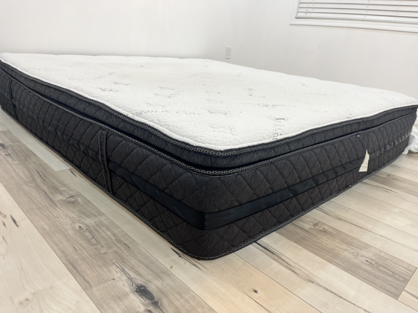 Used King size Logan & Cove Mattress for Sale!! - photo 5