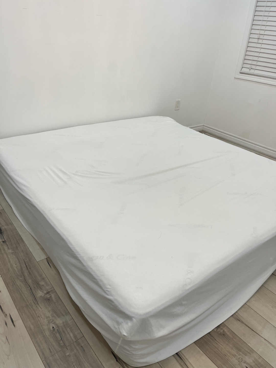 Used King size Logan & Cove Mattress for Sale!! - photo 4