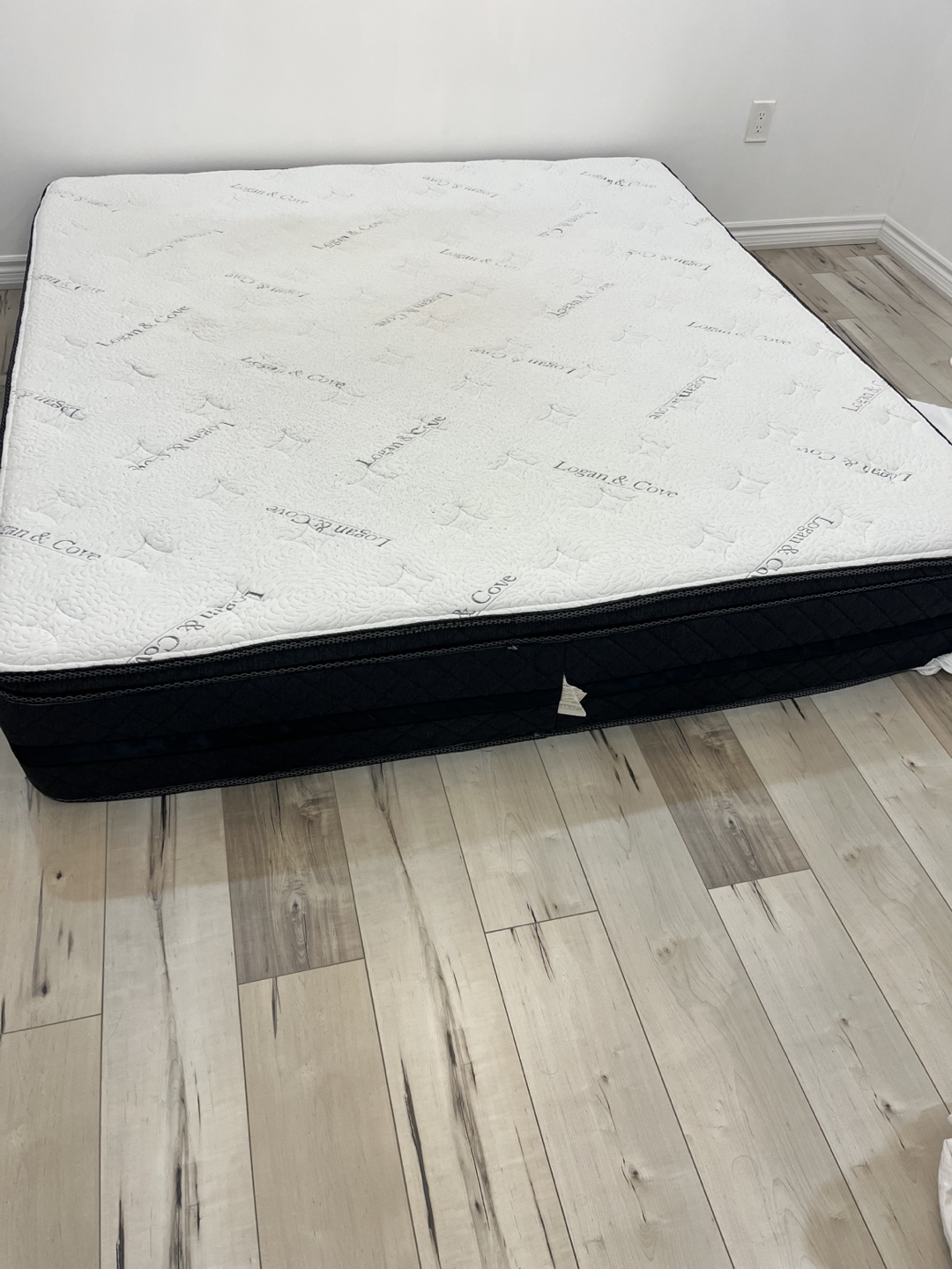 Used King size Logan & Cove Mattress for Sale!! - photo 2