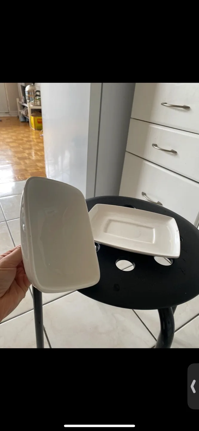 White Ceramic Butter Dish with Lid image indicator(2)