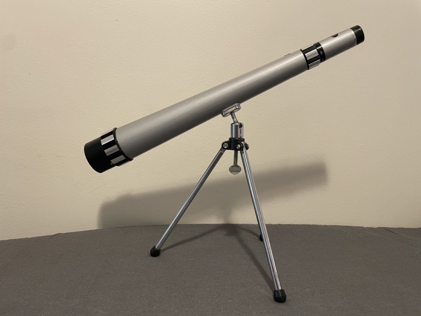 Vintage TOWA 15x-45x40mm Zoom Telescope with Tripod - photo 2