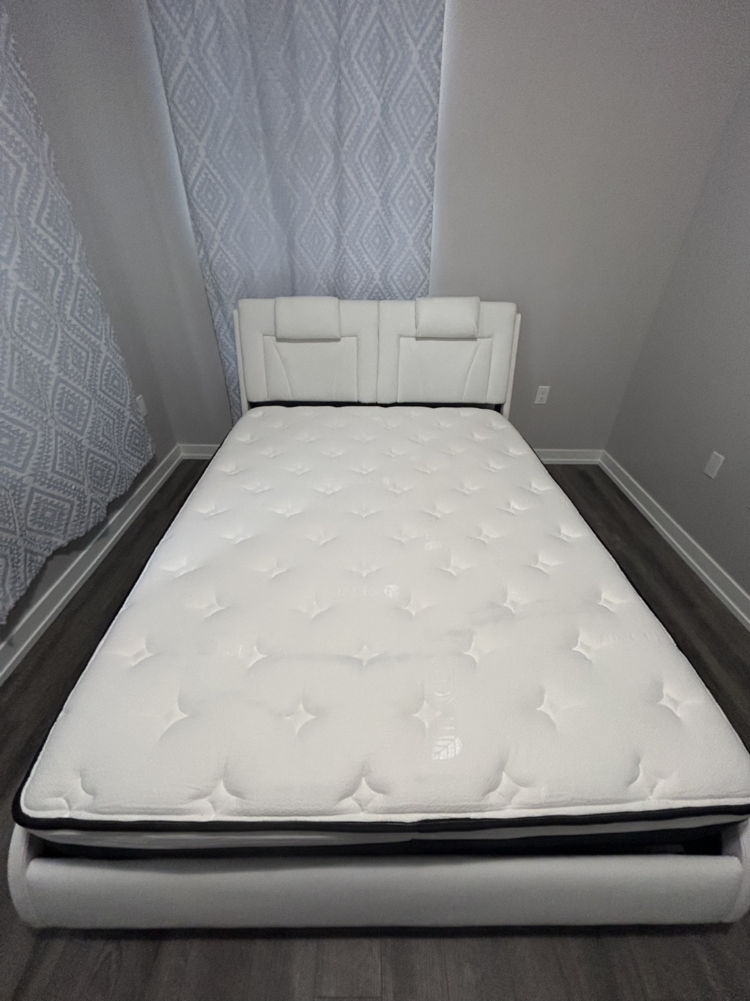 Queen 12” Hybrid Mattress - photo 2