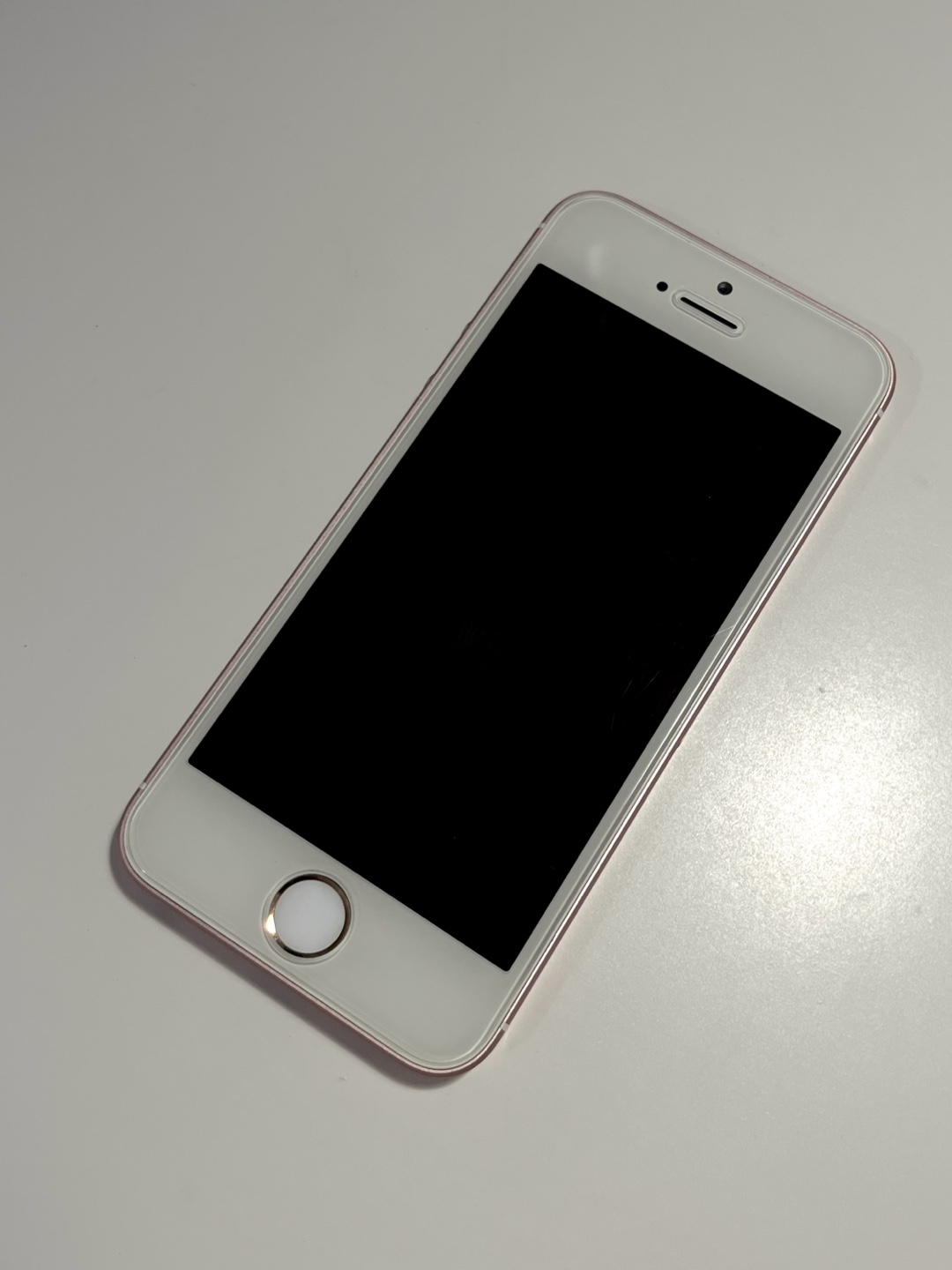 Rose Gold iPhone SE 64GB - photo 2