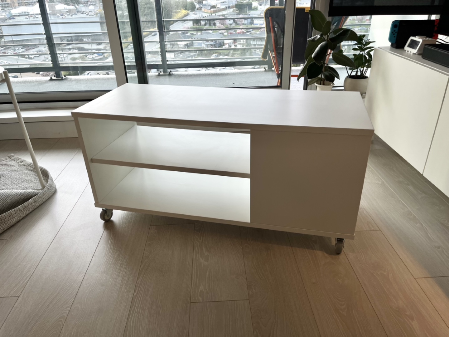 IKEA Vihals Coffee Table w/ castors | White (91 x 37 x 43cm)