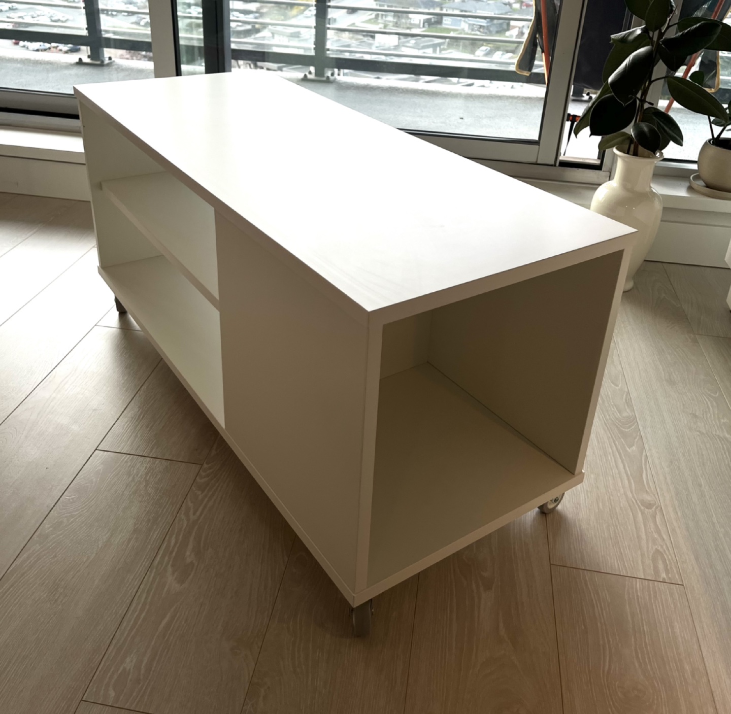 IKEA Vihals Coffee Table w/ castors | White (91 x 37 x 43cm) - photo 2