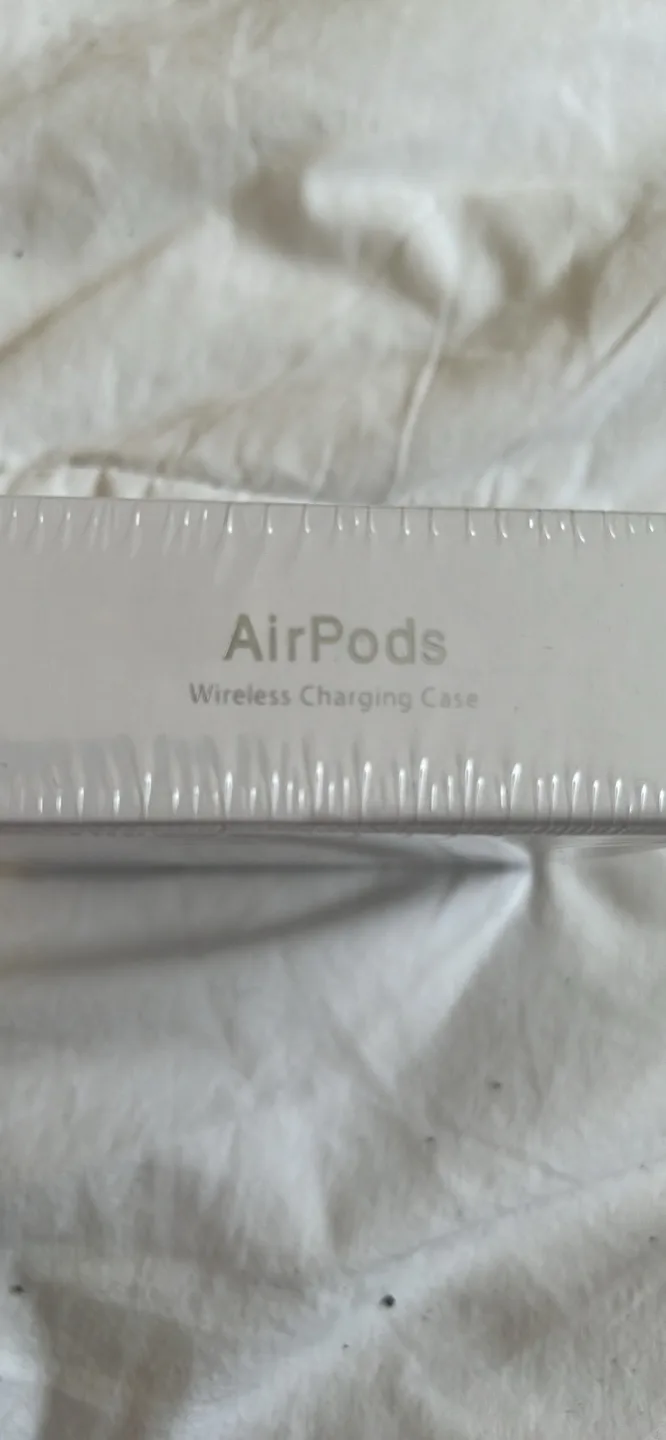 New Apple AirPods with Wireless Charging Case image indicator(6)