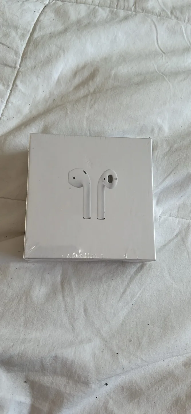 New Apple AirPods with Wireless Charging Case image indicator(4)