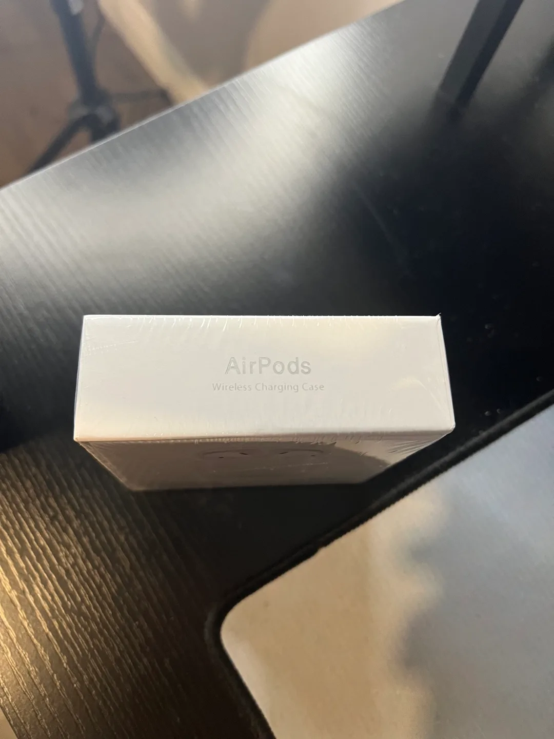 New Apple AirPods with Wireless Charging Case image indicator(3)