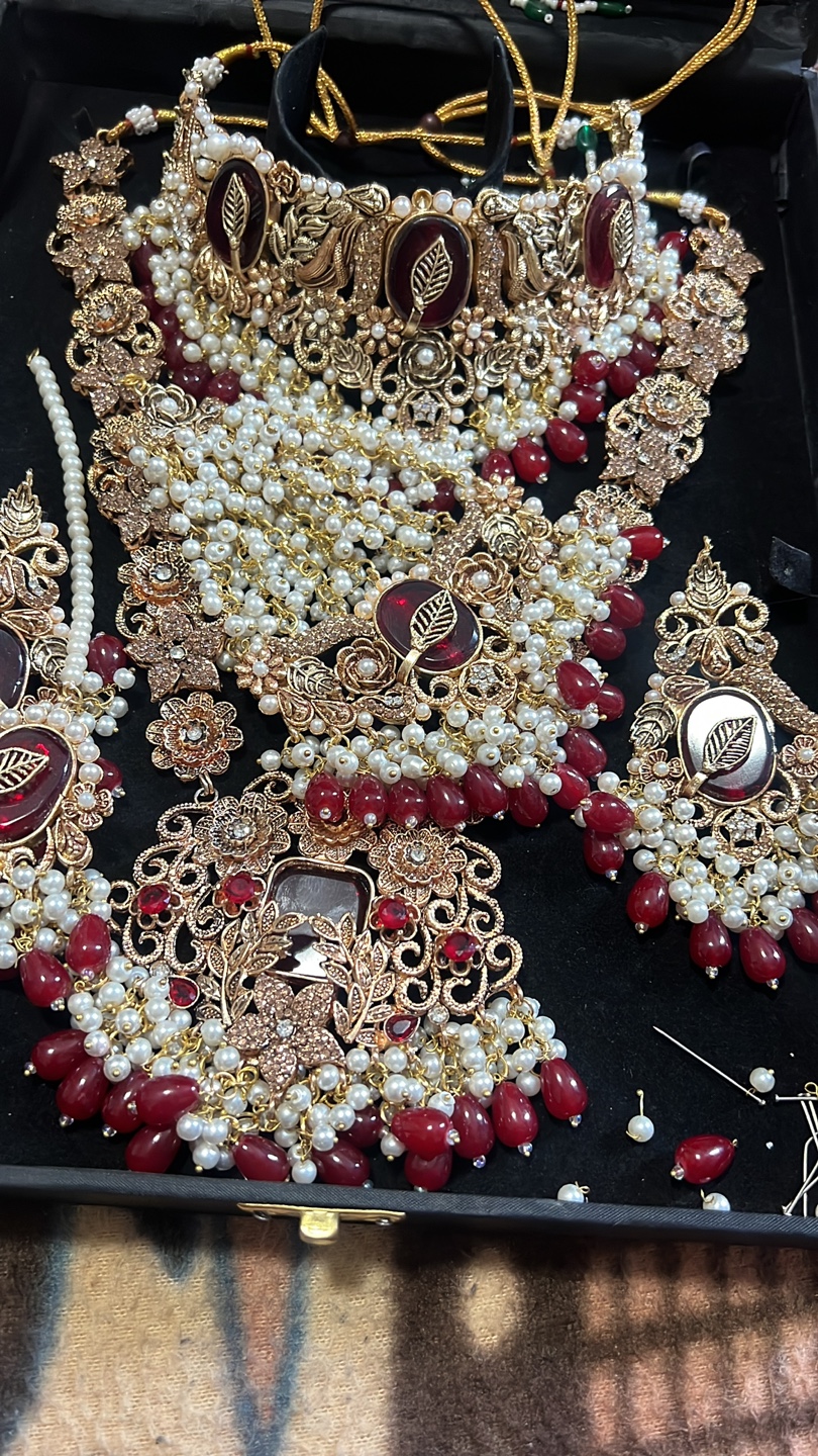 Gorgeous Bridal Jewellery Set - Red & Gold