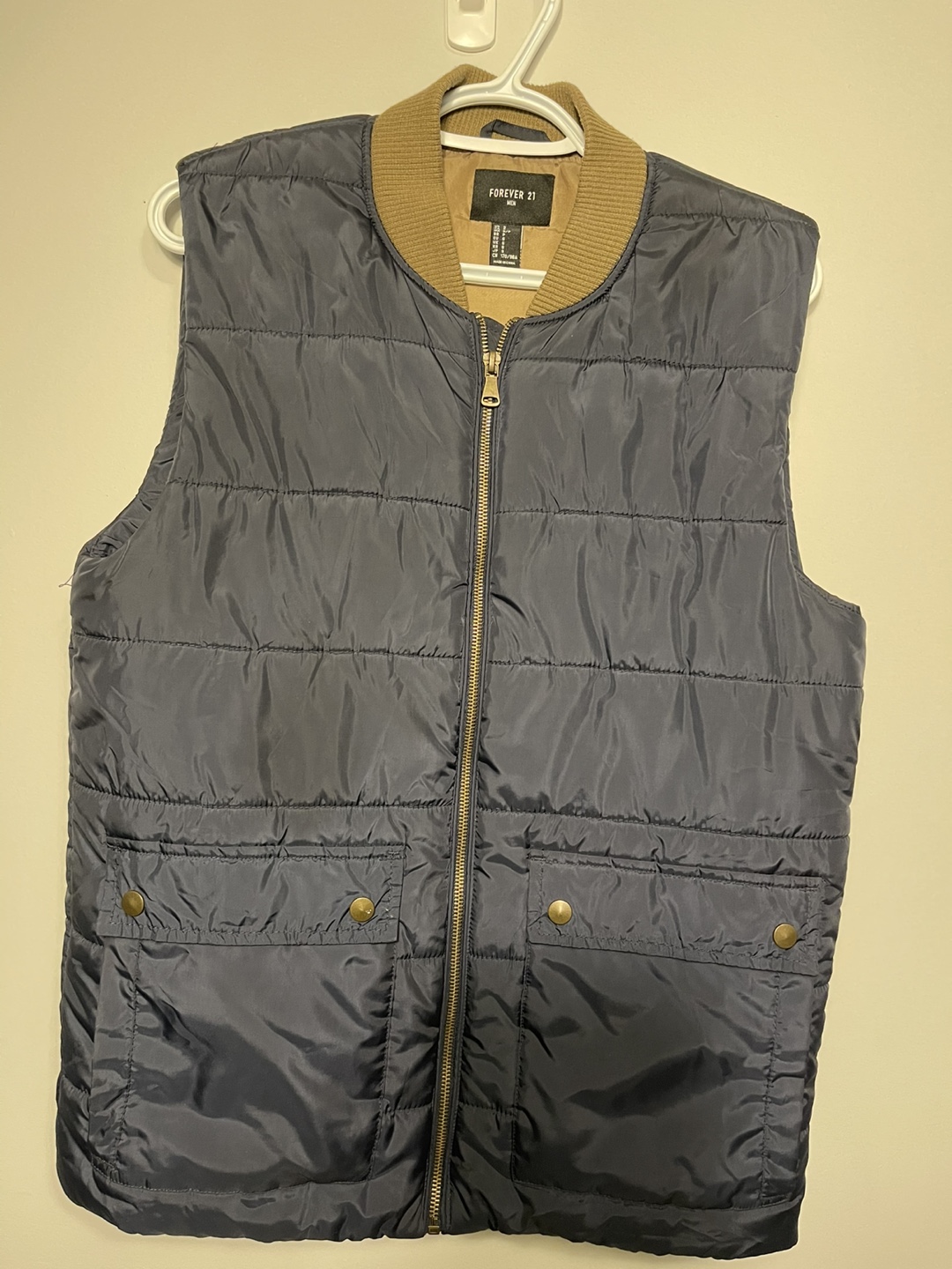 Forever 21 Men's Quilted Vest - Size Small 💚