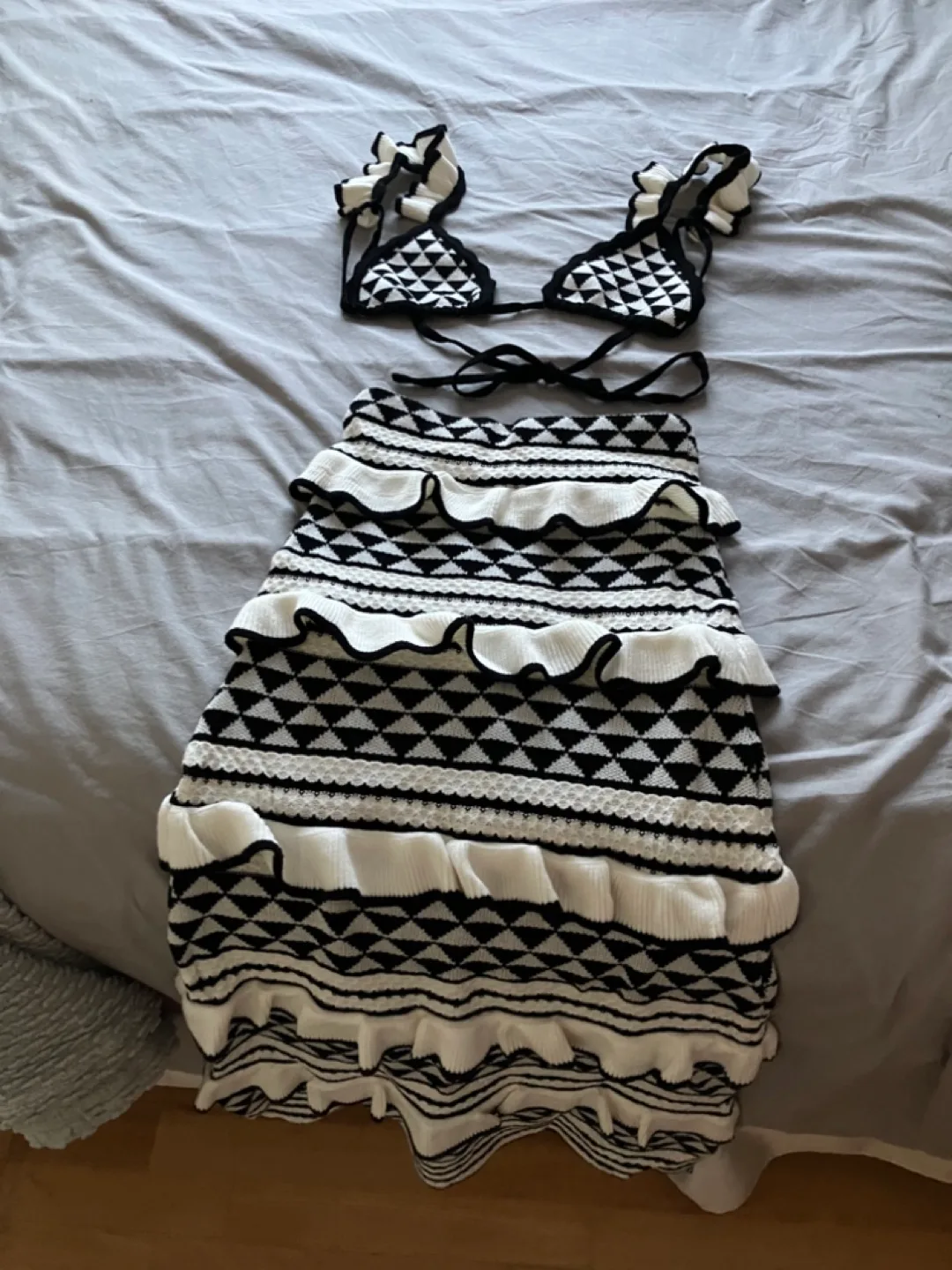 Amibilvoa Crochet Knit Two-Piece Skirt Set image indicator(4)