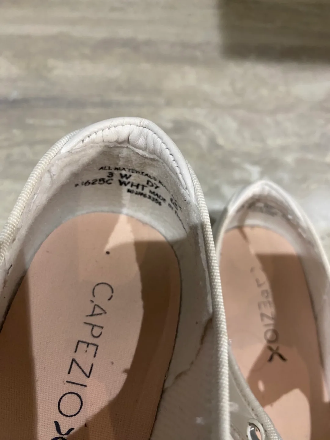 Capezio Tele Tone Tap Shoes - White - Size 3W image indicator(3)