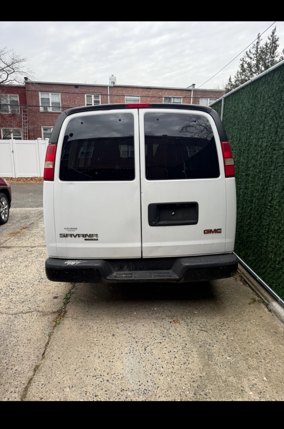 GMC Savana Cargo Van - photo 3