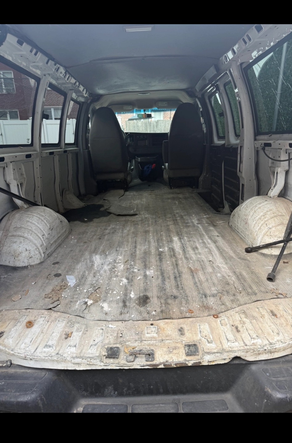 GMC Savana Cargo Van - photo 5