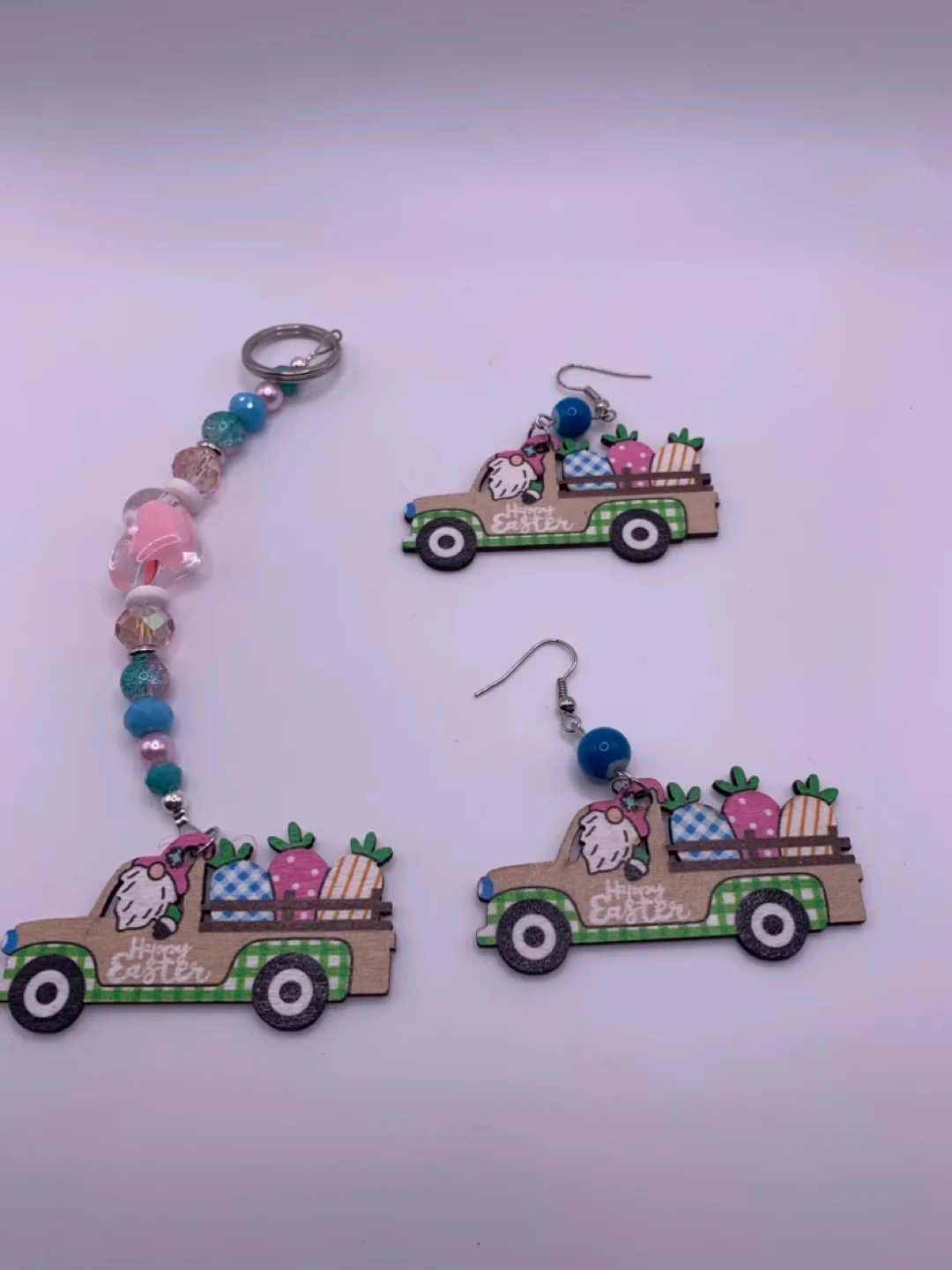 Easter Bunny & Chick Keychains & Earrings image indicator(10)