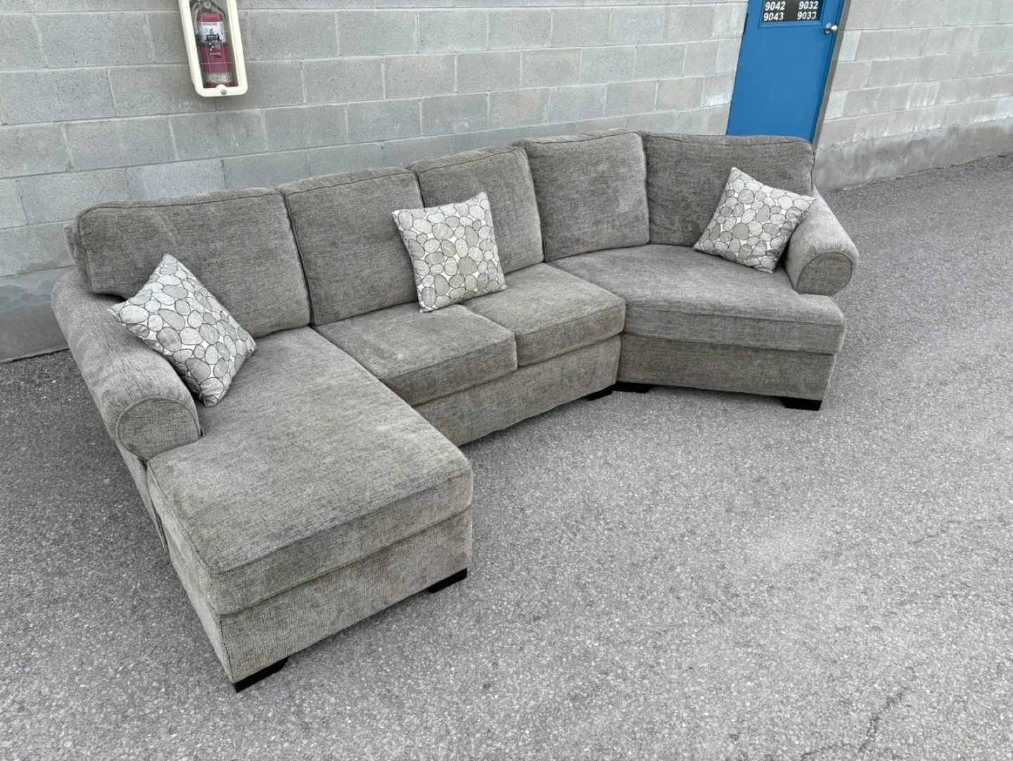 FREE DELIVERY✅• COZY GREY SECTIONAL COUCH / SOFA w/ 2 CHAISES thumbnail