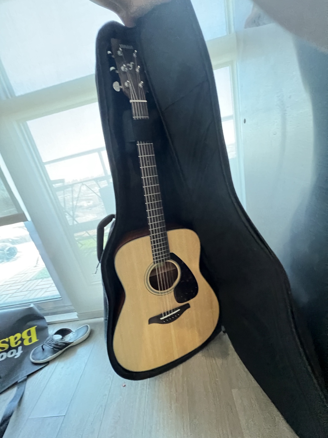 Yamaha Acoustic Guitar With Carrying Casw - photo 3