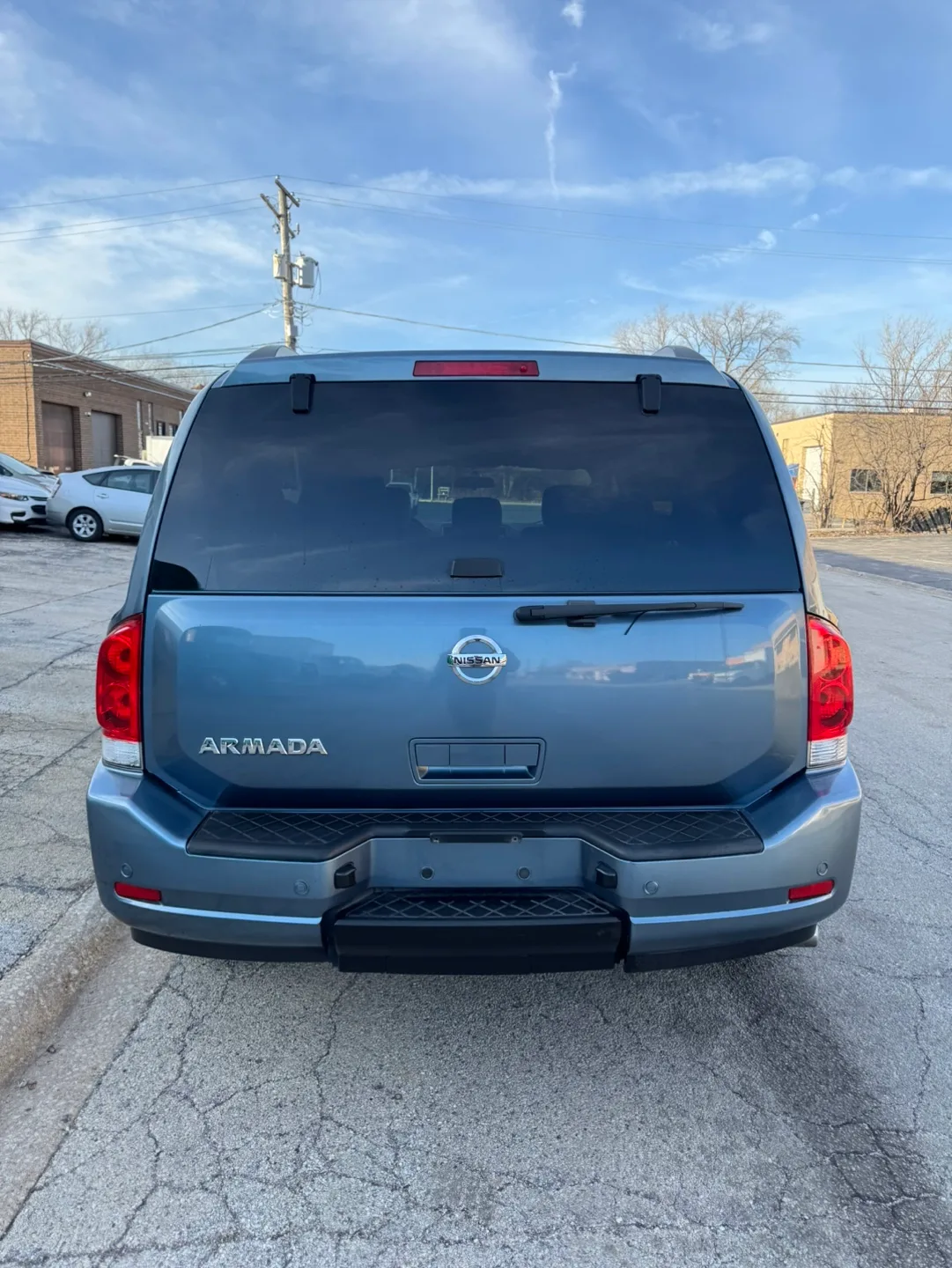 2012 Nissan Armada · SV Sport Utility 4D image indicator(3)