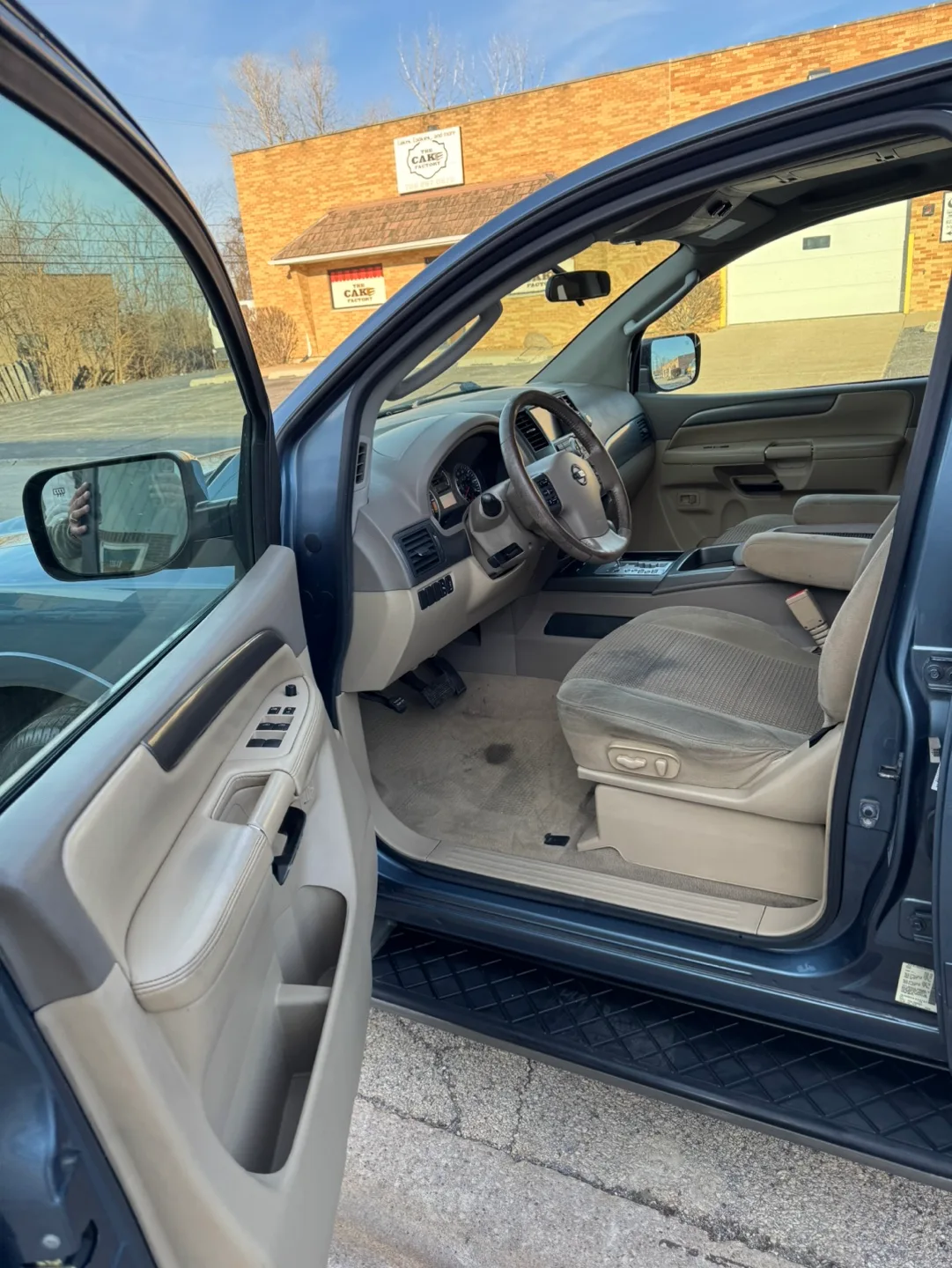 2012 Nissan Armada · SV Sport Utility 4D image indicator(5)