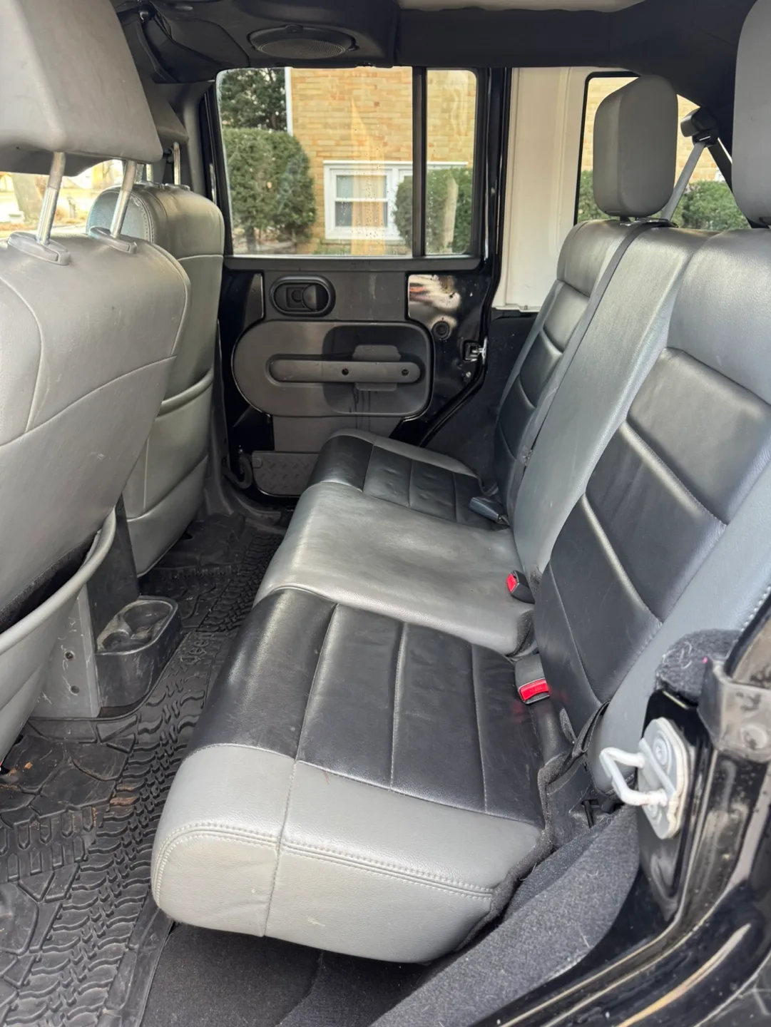 2010 Jeep Wrangler · Unlimited Sahara Sport Utility 4D image indicator(6)