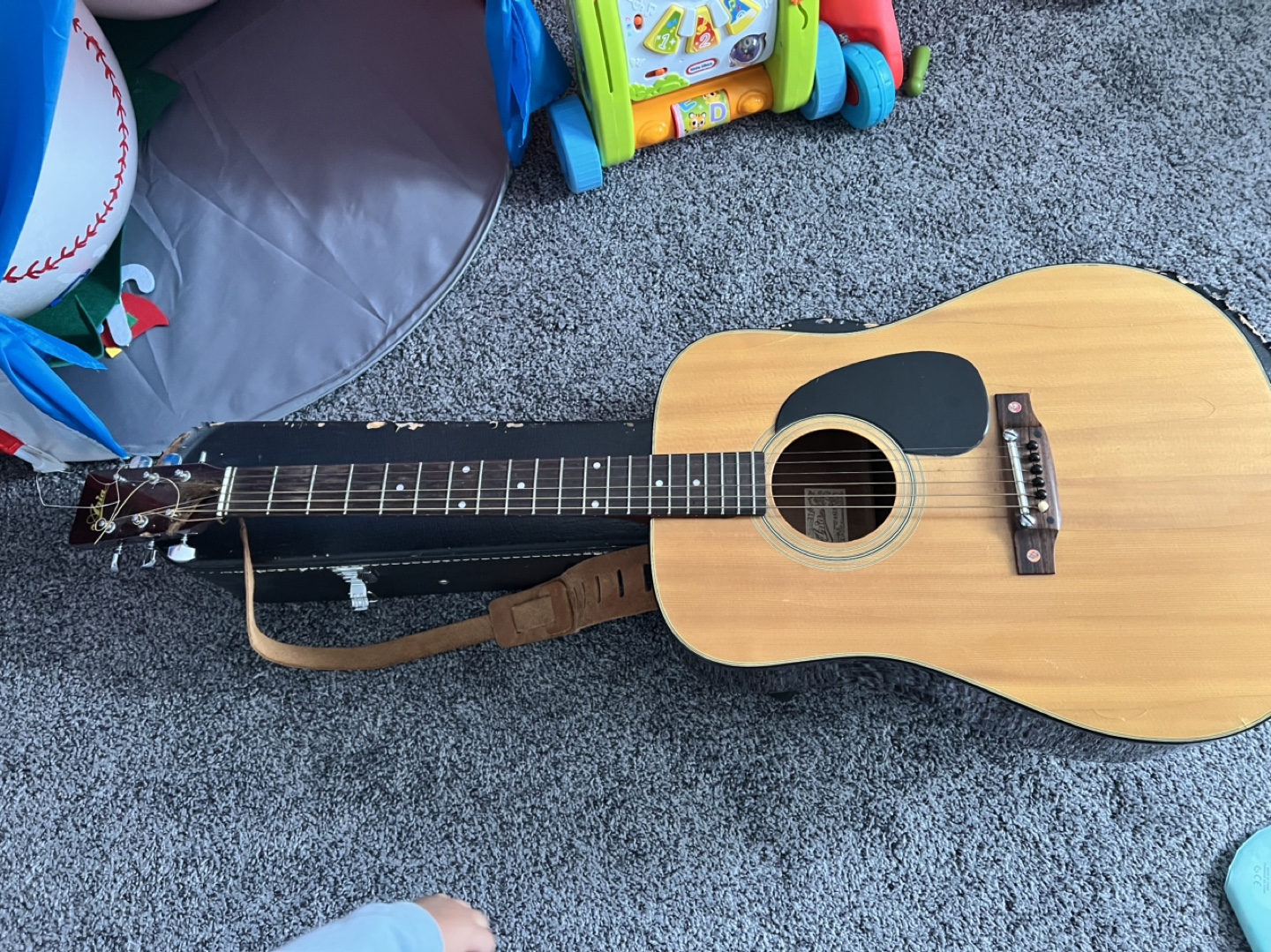 Acoustic Guitar with Case and Pickup - photo 2