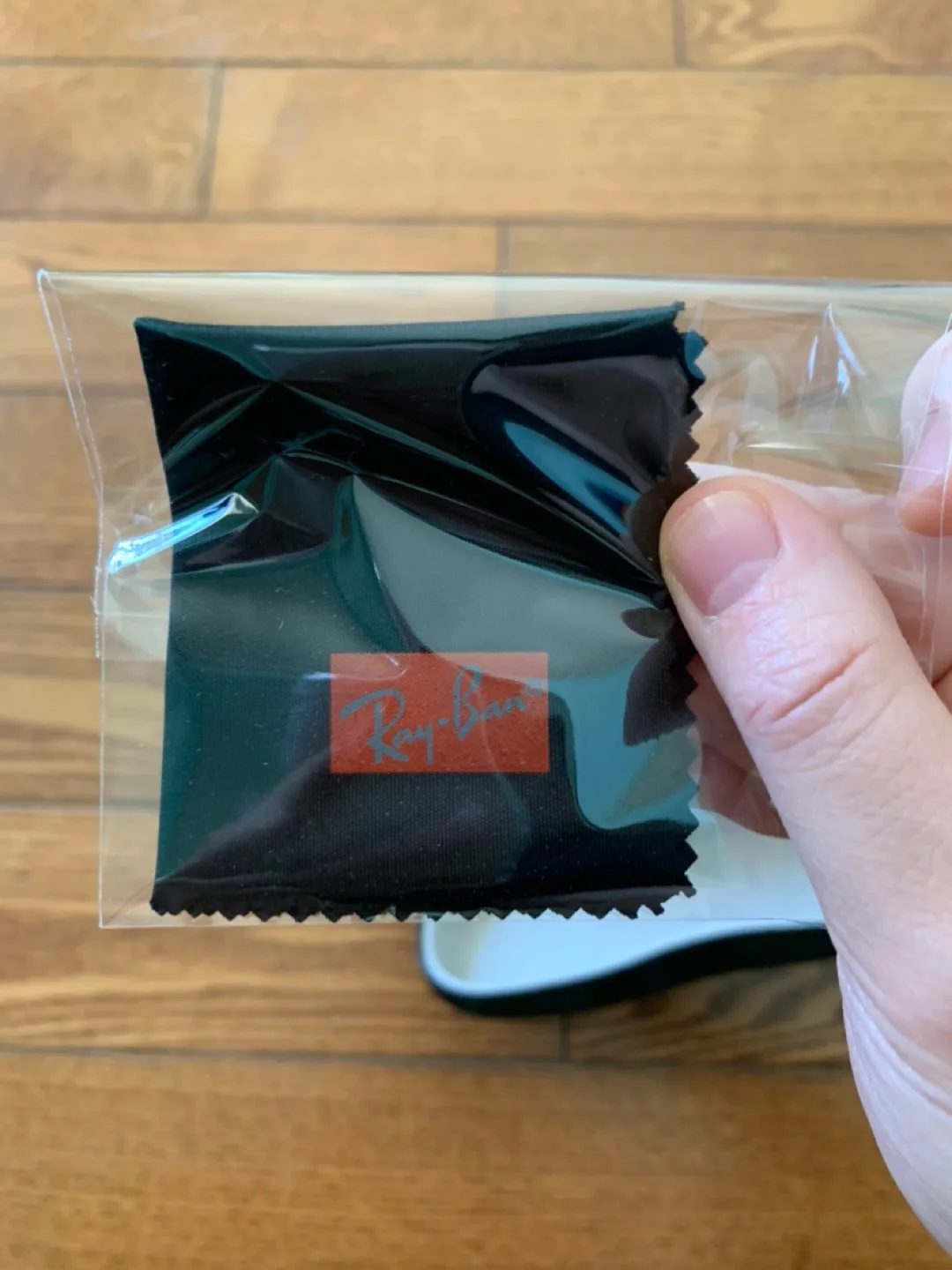 Ray-Ban Eyeglass Case with Cleaning Cloth image indicator(3)