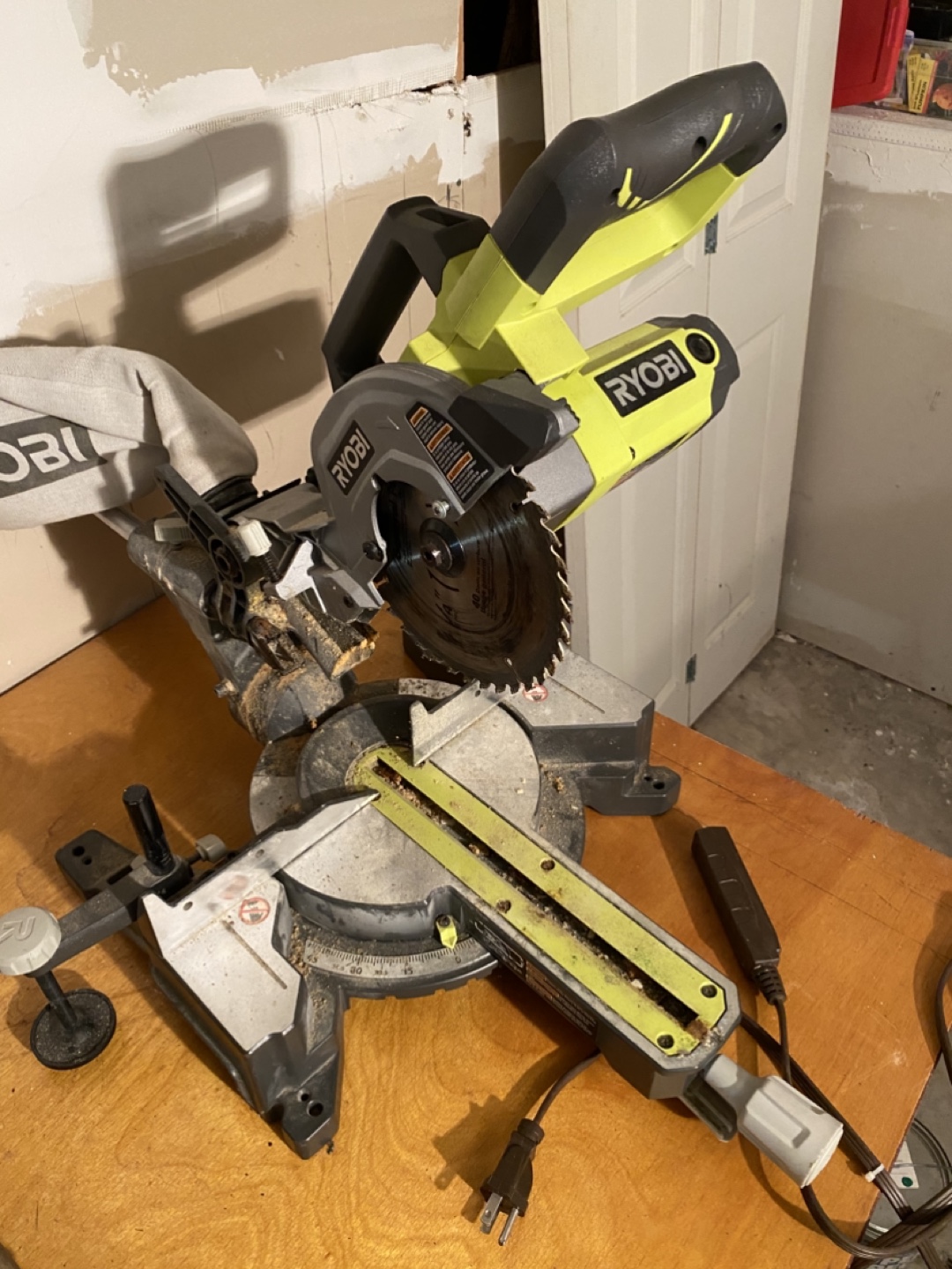 Ryiobi Cross cut saw